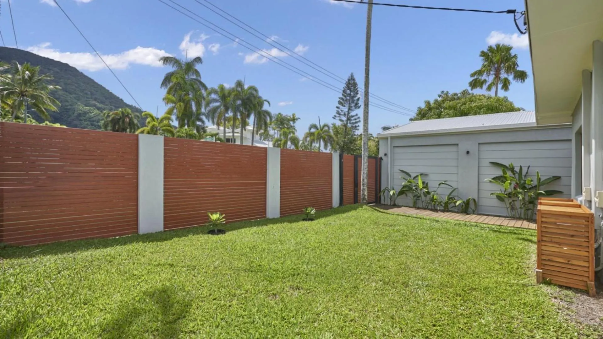 Coconut And Lime - Palm Cove Villa