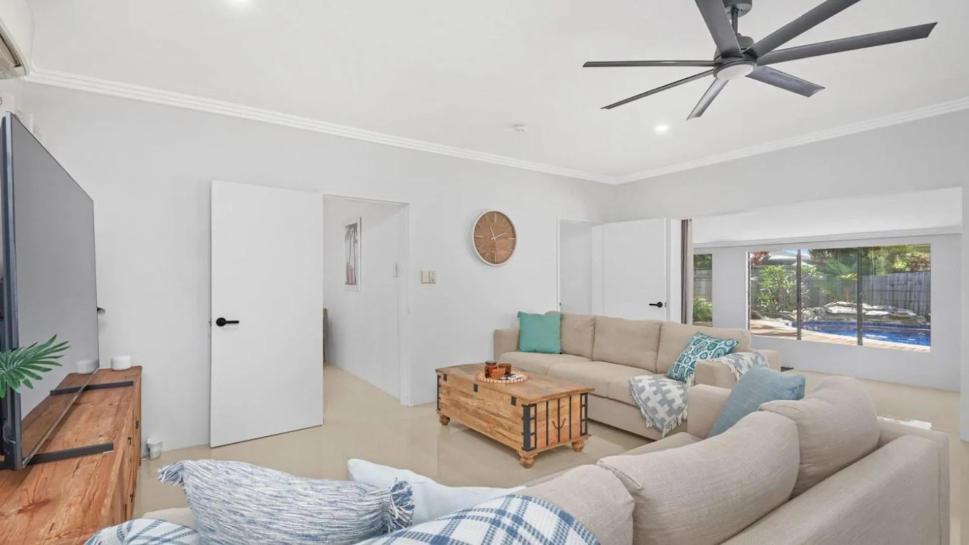Coconut And Lime - Palm Cove Villa Holiday home